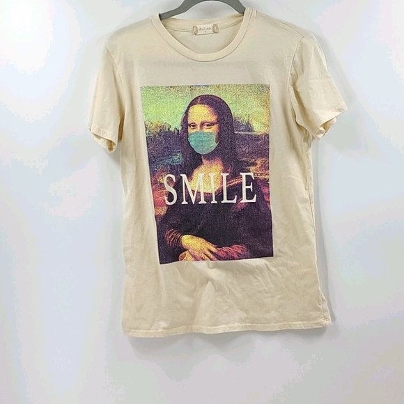 Mona Lisa Smile Mask Graphic Tee 